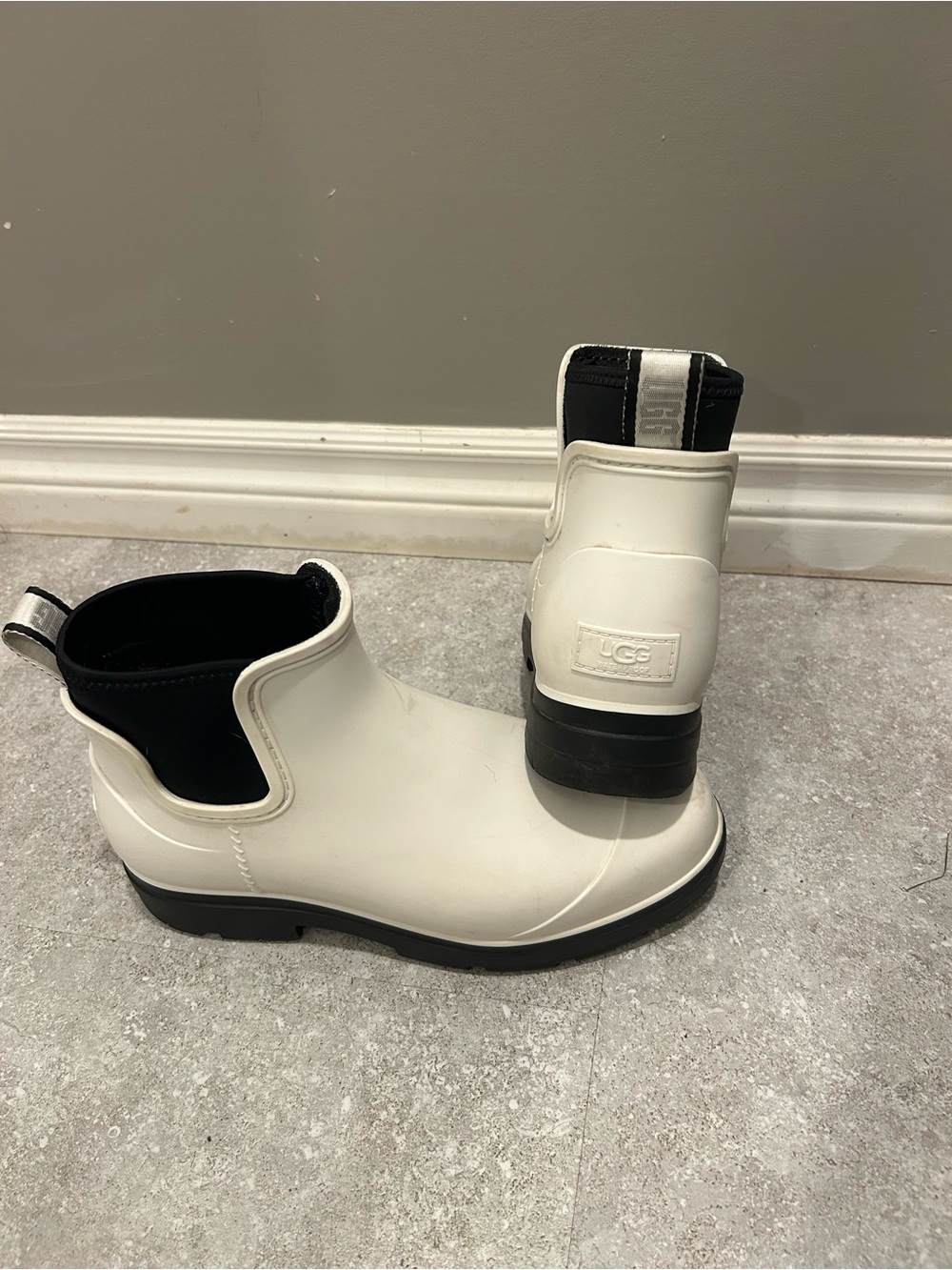 UGG White Droplet Rain Boots - Women’s size 10